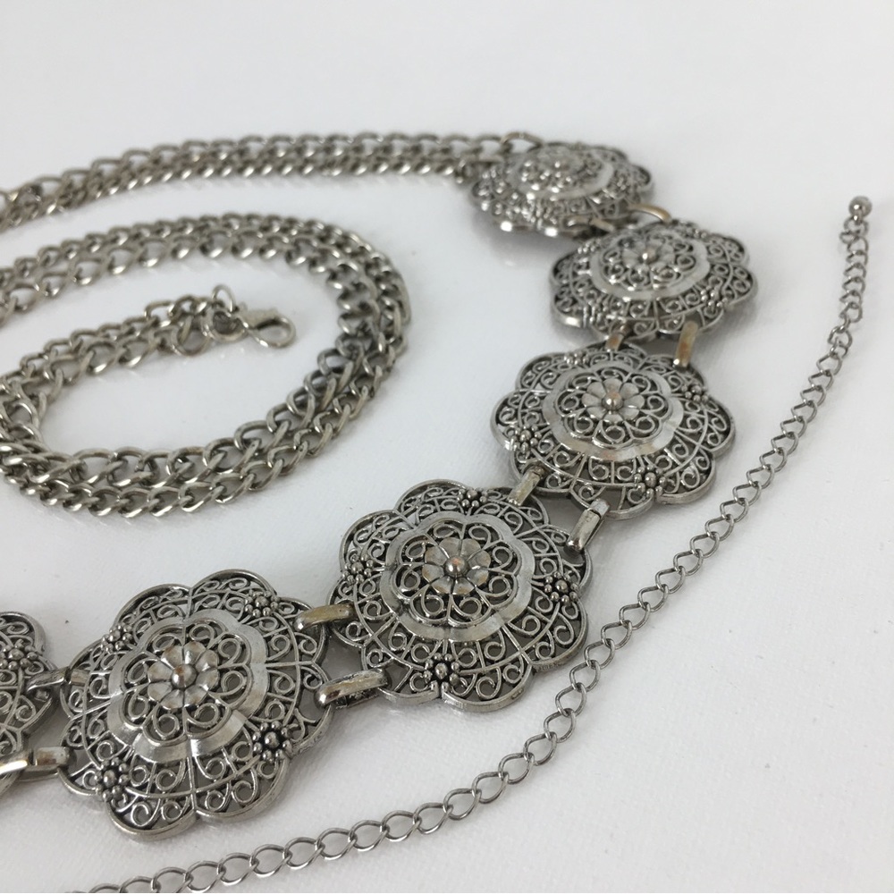 Women’s Chain Link Belt Floral Embellishment Silver Tone